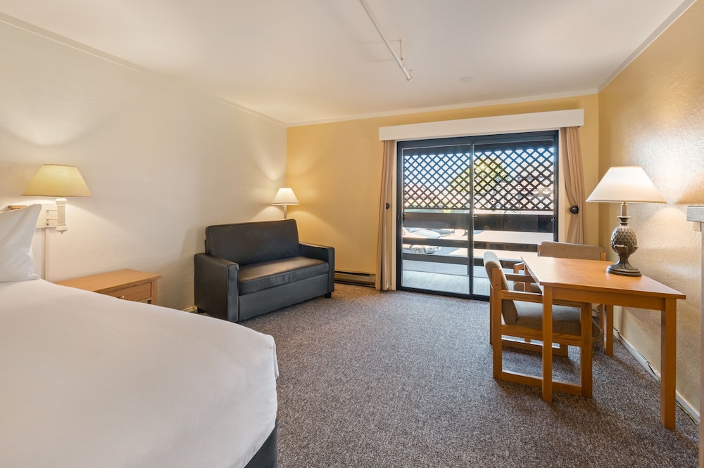 Harbor Lite Lodge 9/50
