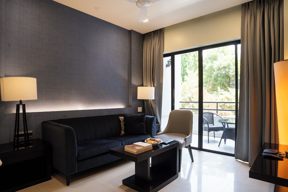 AR Suites Fontana Bay 22/39