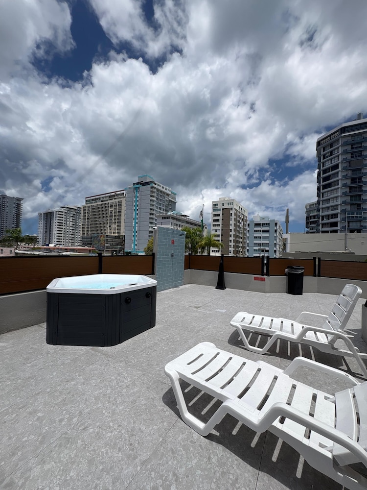 The Pelican Poshtel 44/50