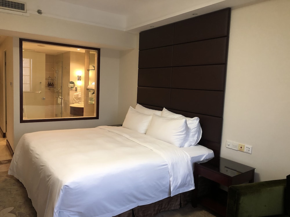 Guangdong Hotel Shanghai 13/38