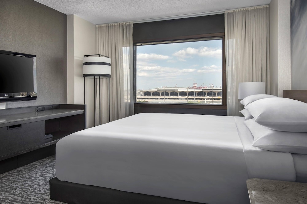 Newark Liberty International Airport Marriott 7/45
