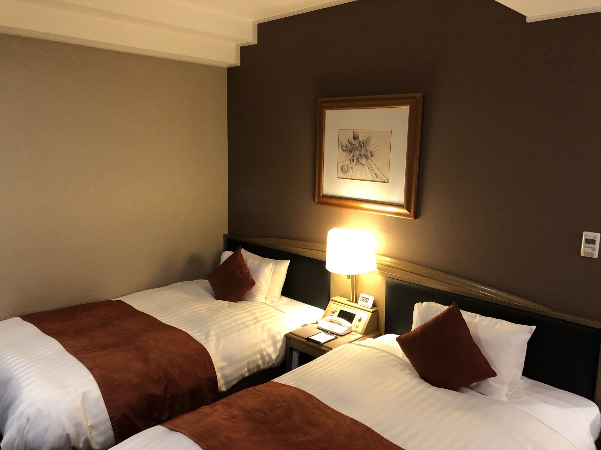 ROOM, TWIN BEDS