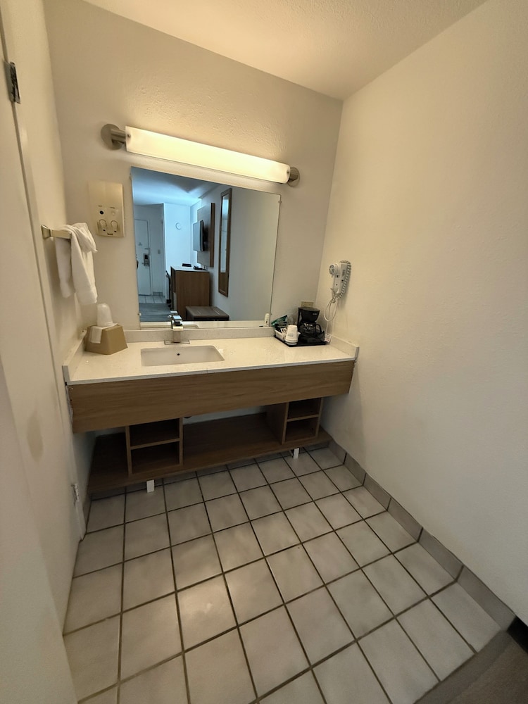 Super 8 by Wyndham Newcastle 58/59