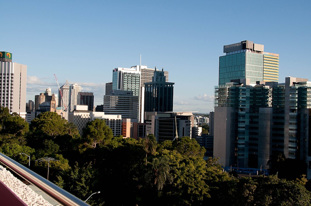 Mercure Brisbane Spring Hill 58/61