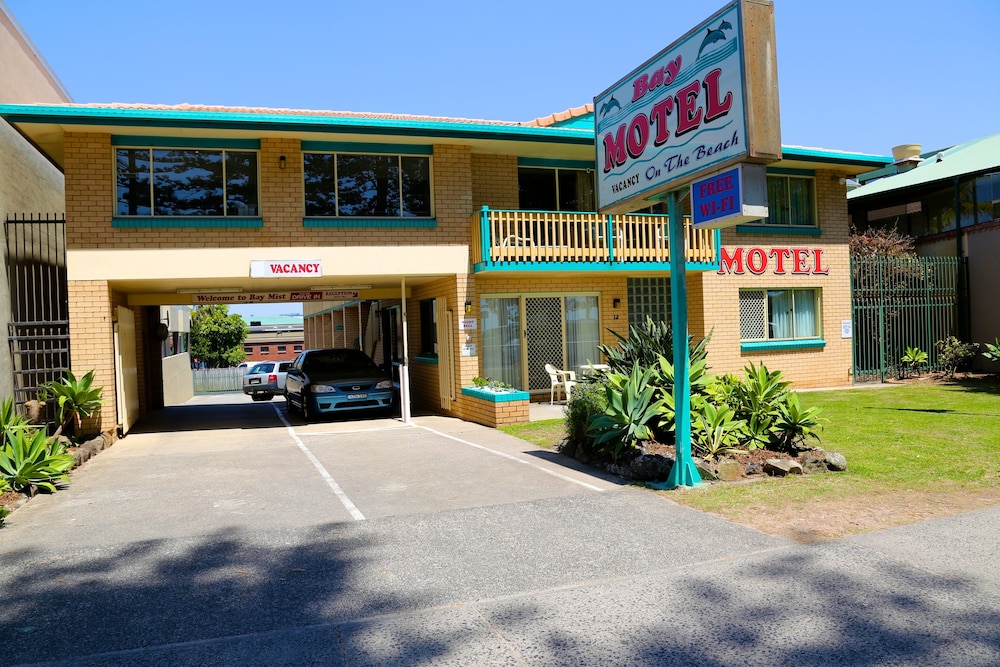 Bay Motel 2/57