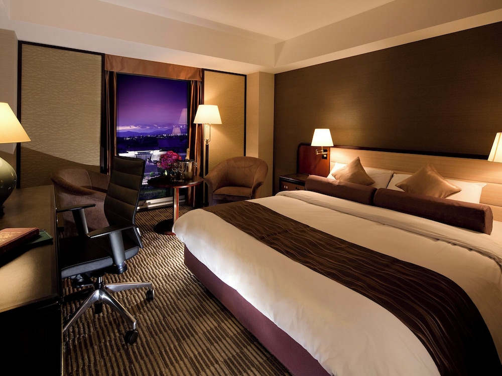 Standard, King Bed, Castle View