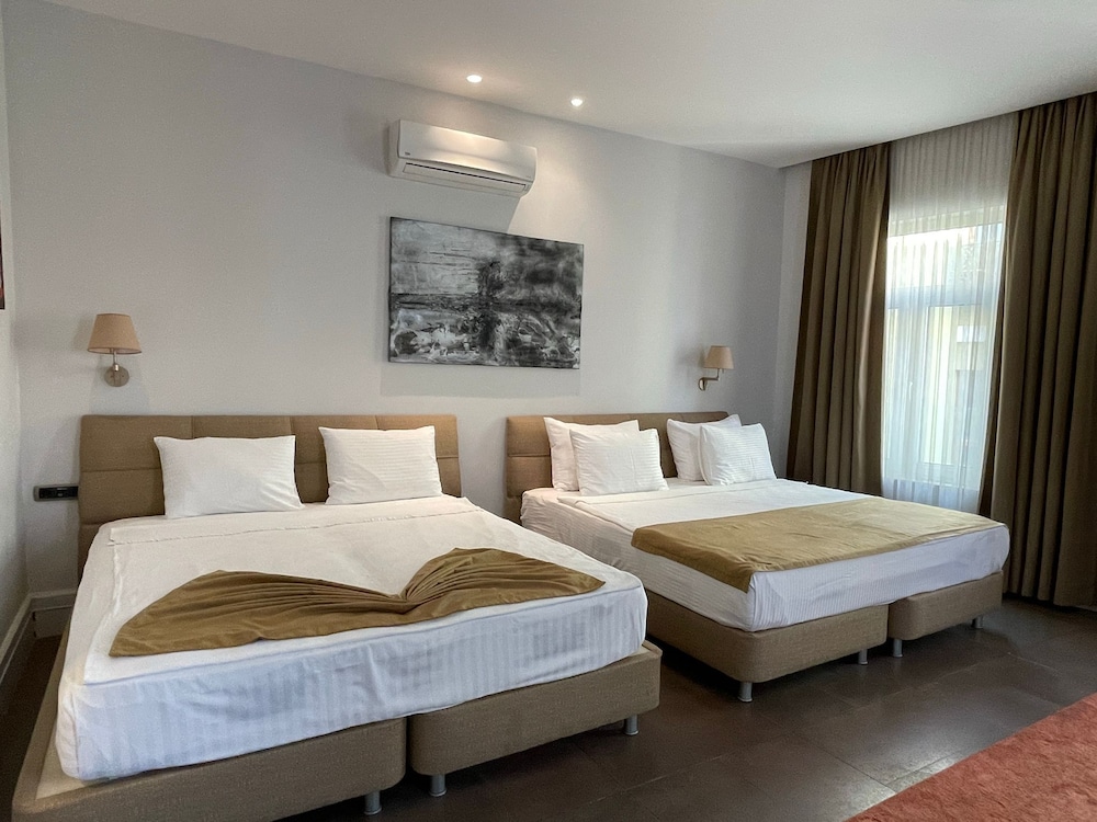 FAMILY, DOUBLE BED