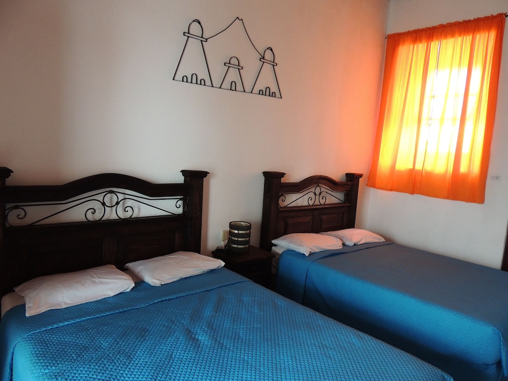 Feathers Hotel And Lounge - Hostel 10/60