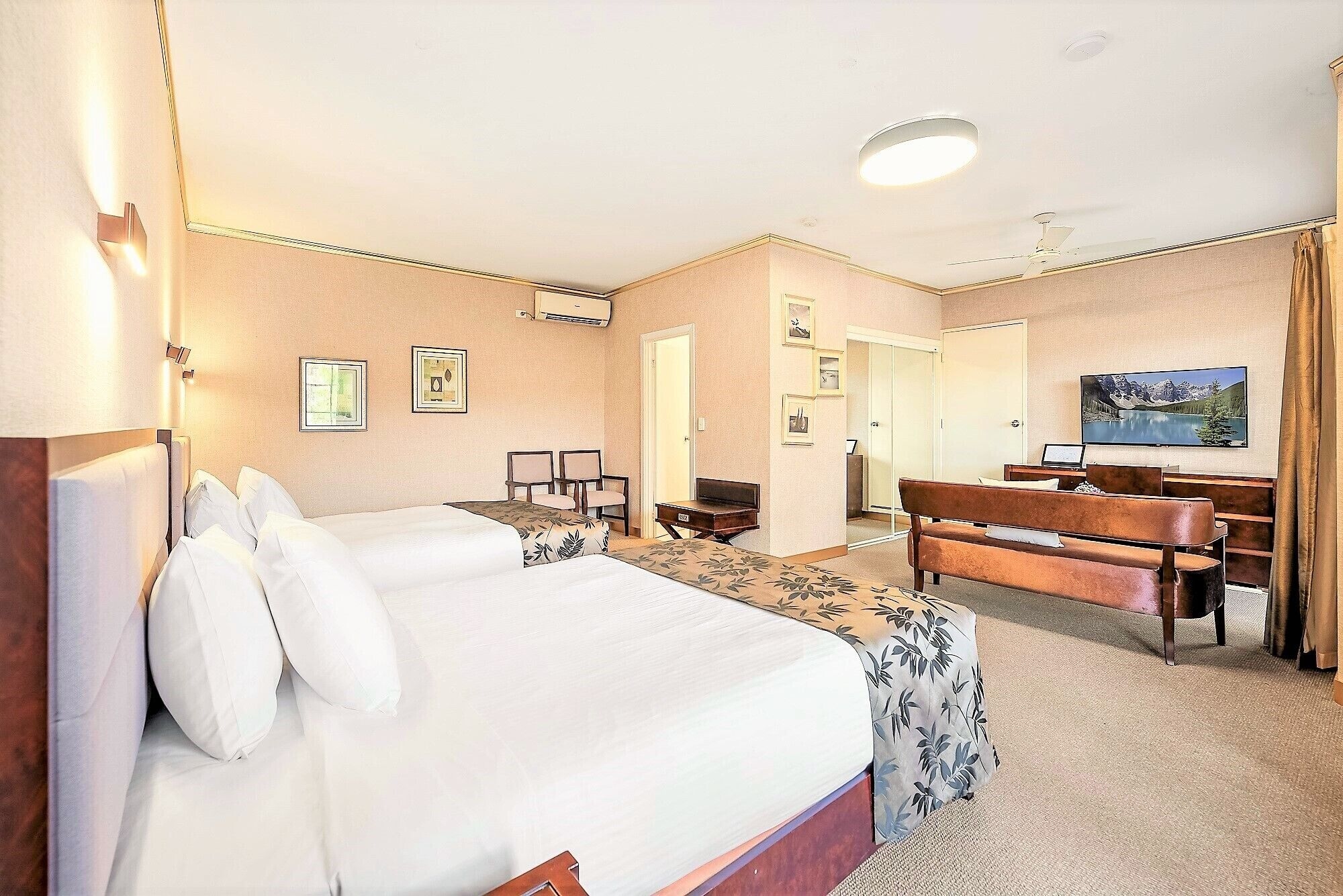 SPA, SUITE, 2 QUEEN BEDS, HILL VIEW