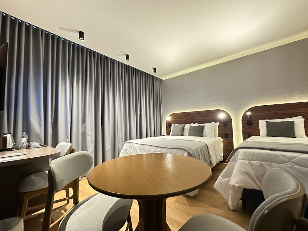 ZALLON HOTEL EXECUTIVE 23/53