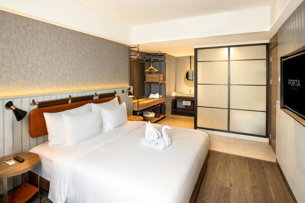 SUITE, DOUBLE BED