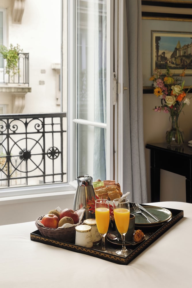 NEW Hotel Republique 44/52