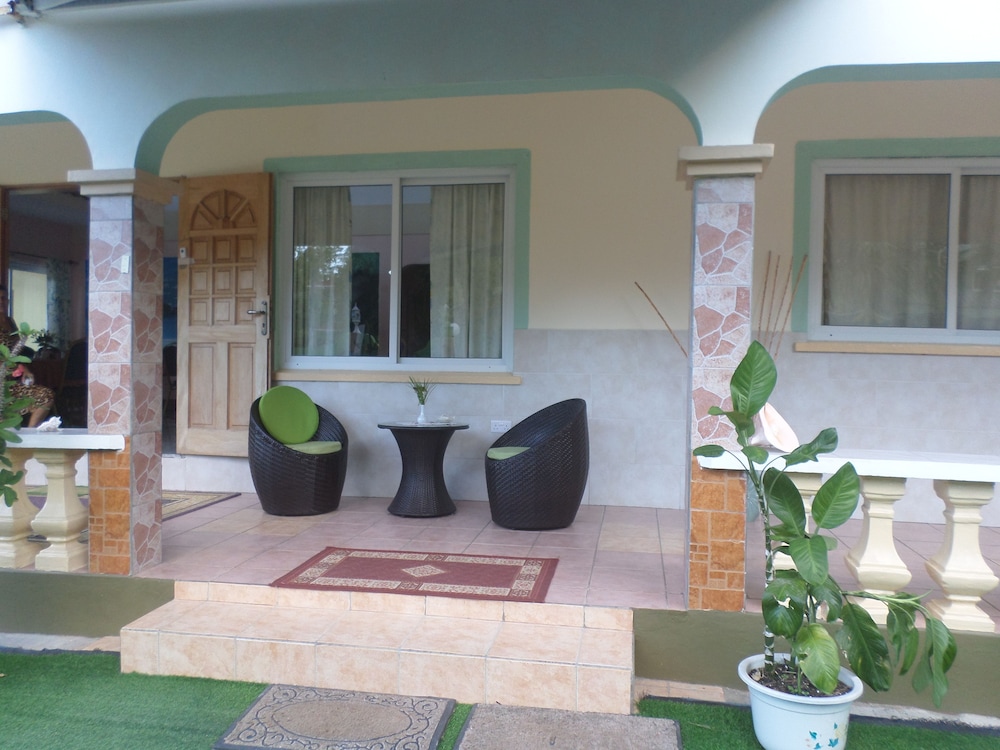 Villa Bananier Guest House 1/28