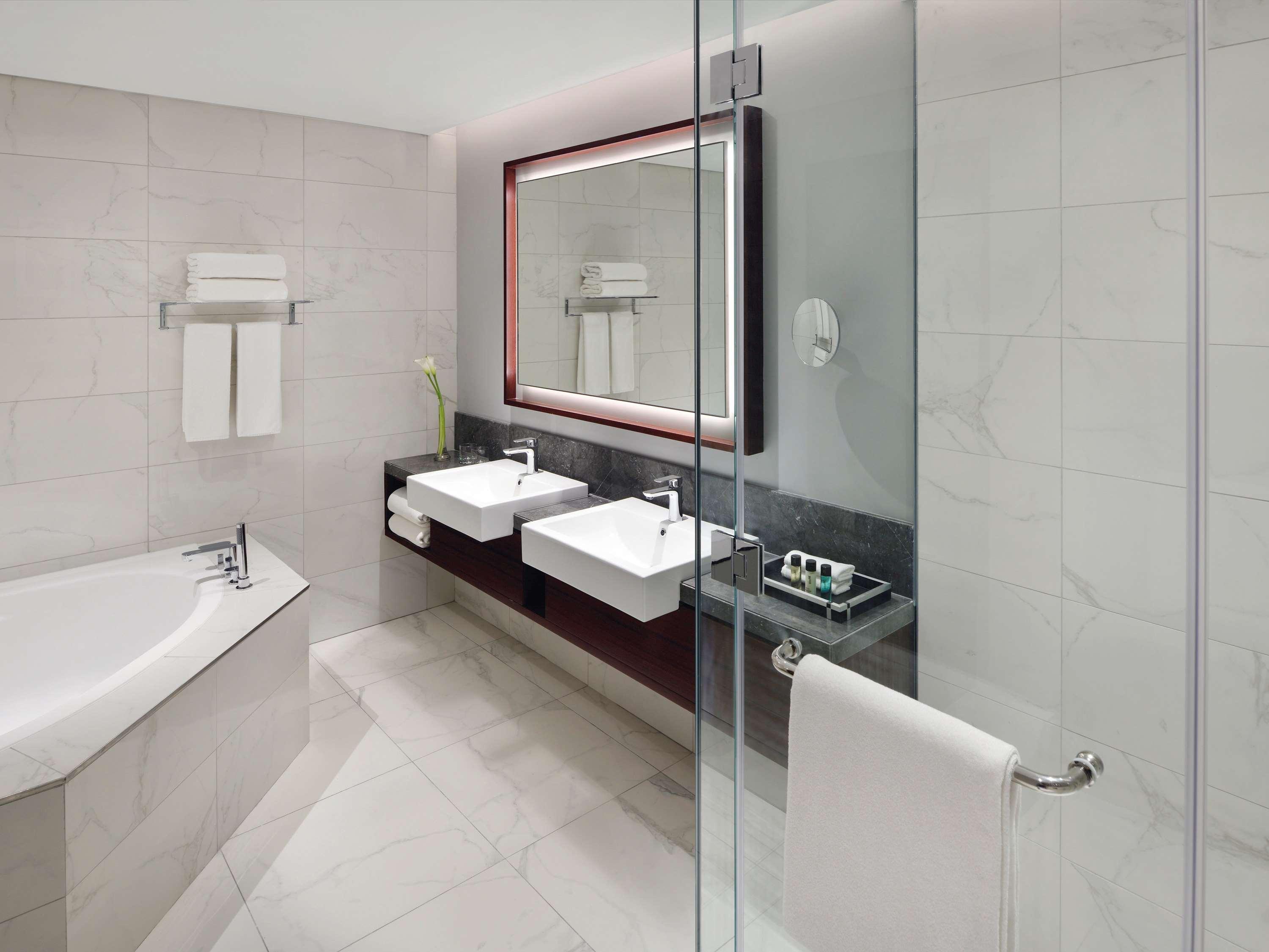 غرفة بسرير كينج