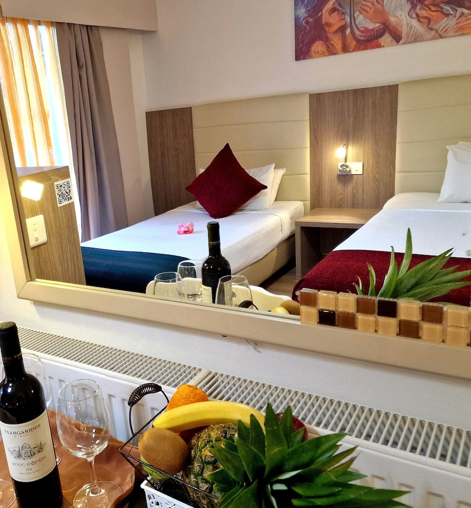 Fitos Inn Guest House 13/50