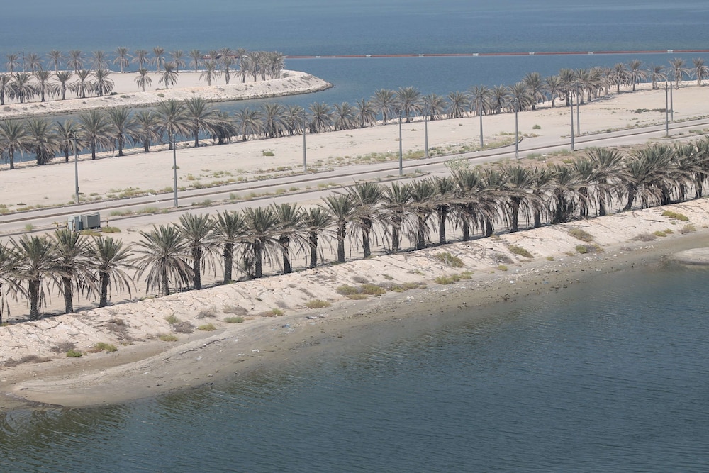 فندق جولدن توليب للأجنحة الفندقية(Golden Tulip Al Khobar Suite Hotel) 46/52