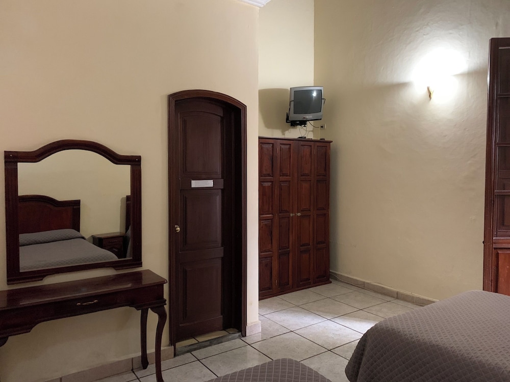 OYO Hotel Real De Cortes 22/28