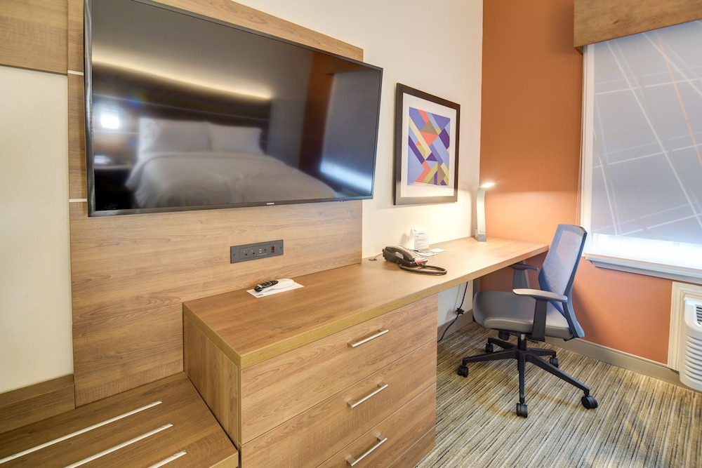 Holiday Inn Express Hotel And Suites Foley 66/75