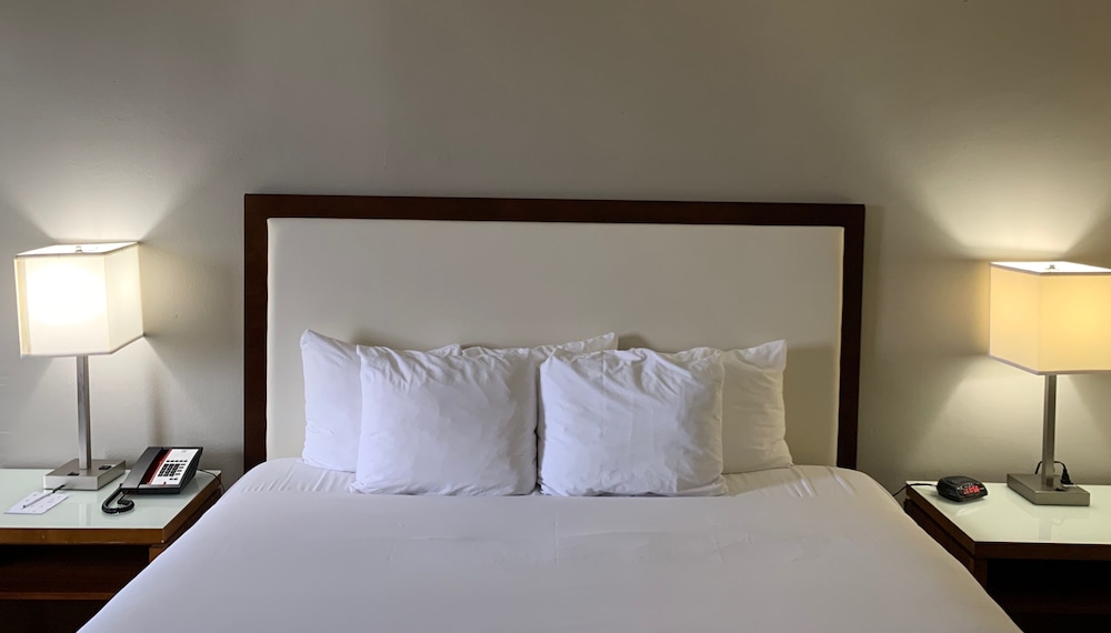 Clarion Hotel Fort Mill Near Amusement Park 10/35