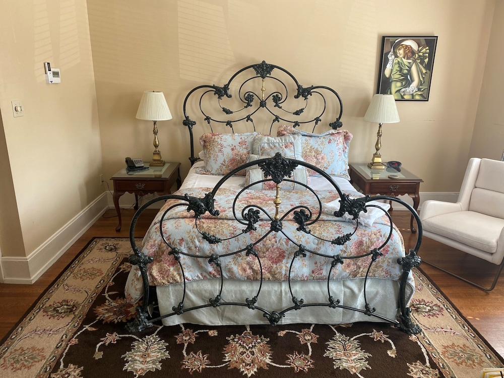 Inn at 835 Boutique Hotel 34/50