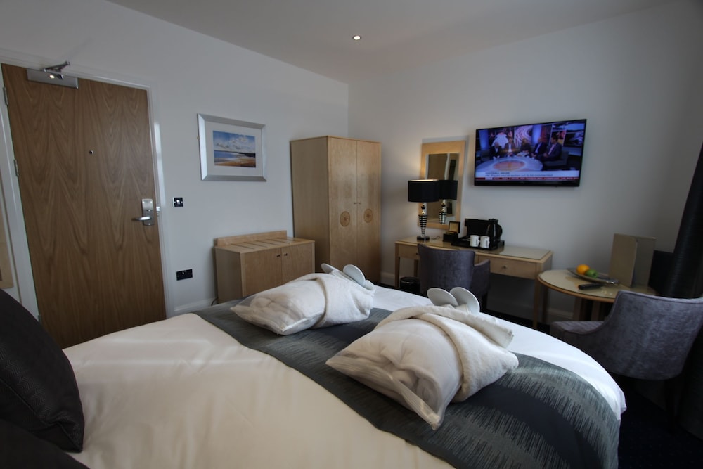 DELUXE, KING BED