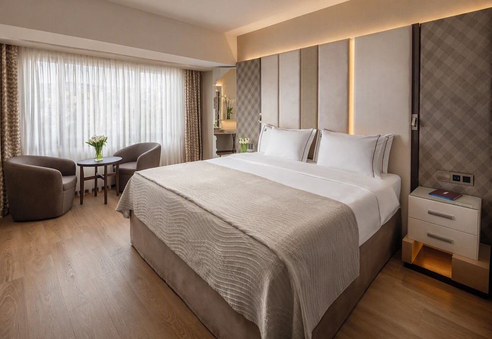 Superior, Double Bed, Inland View