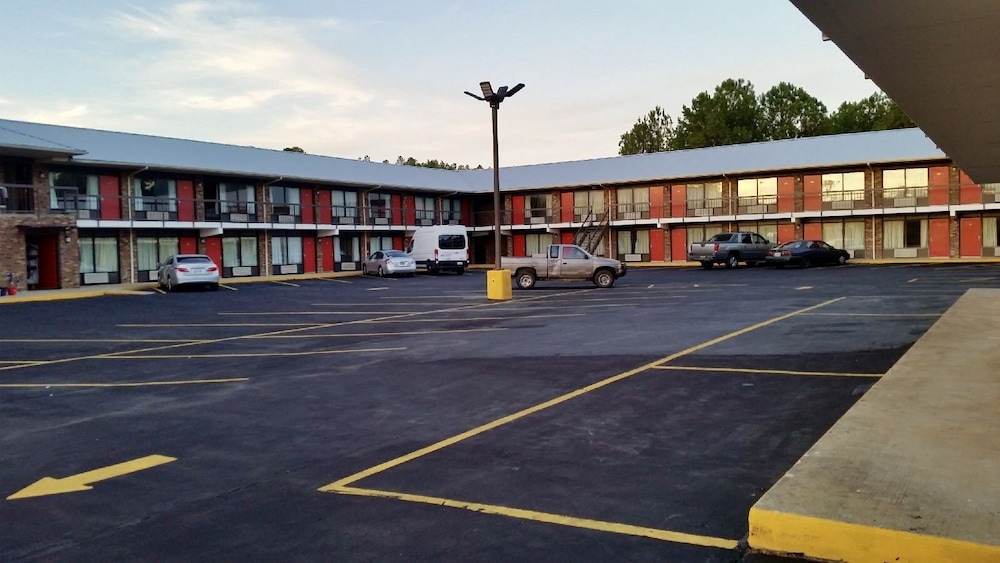 American Inn 33/35