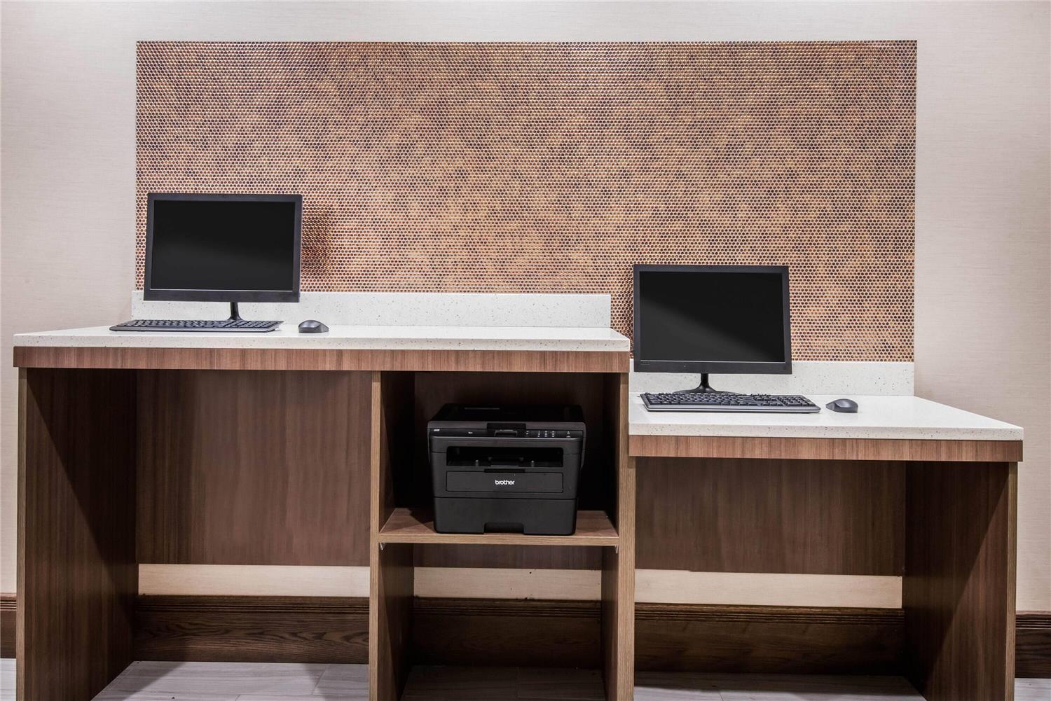 La Quinta Inn Suites By Wyndham Buffalo Amherst 47/50