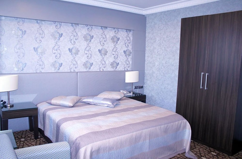 Prens Hotel 8/32