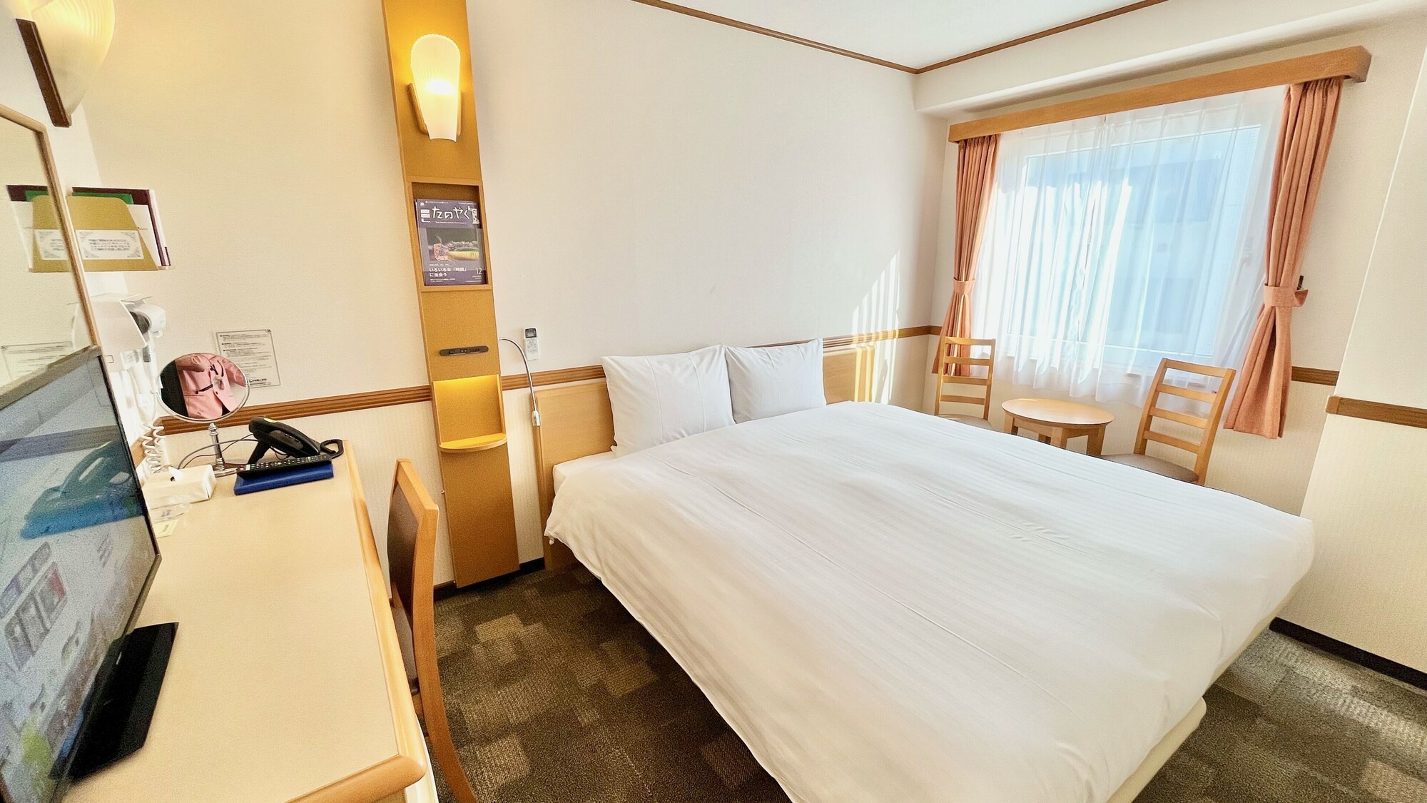 ROOM, KING BED
