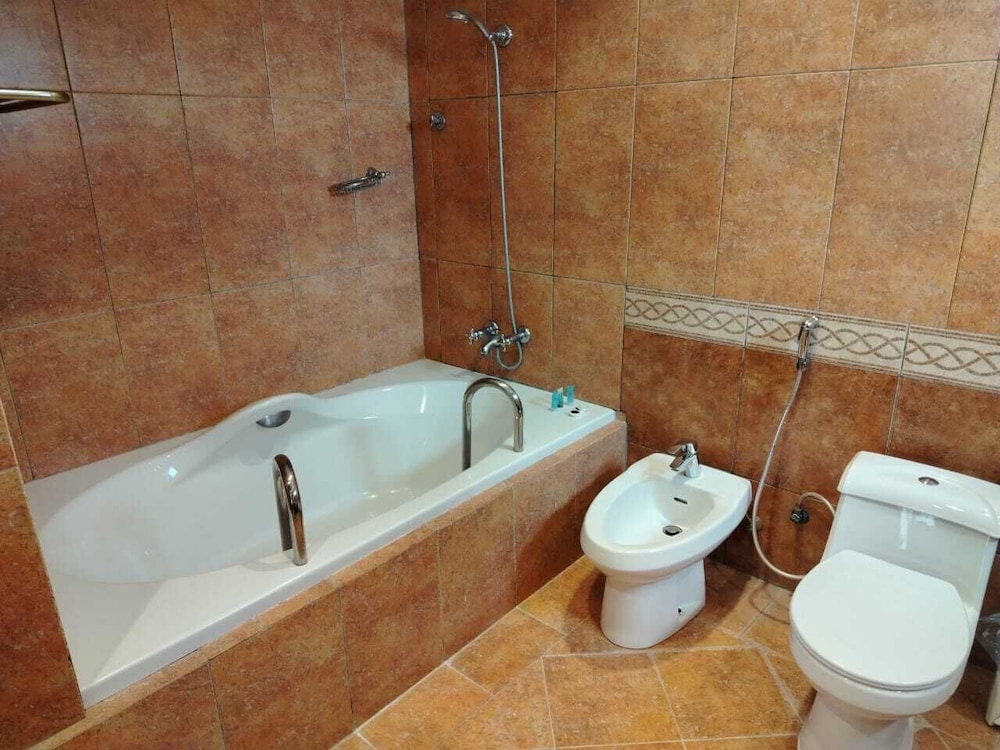 فندق البرج (Al-Borg Al-Watheer Serviced apartments) 42/43