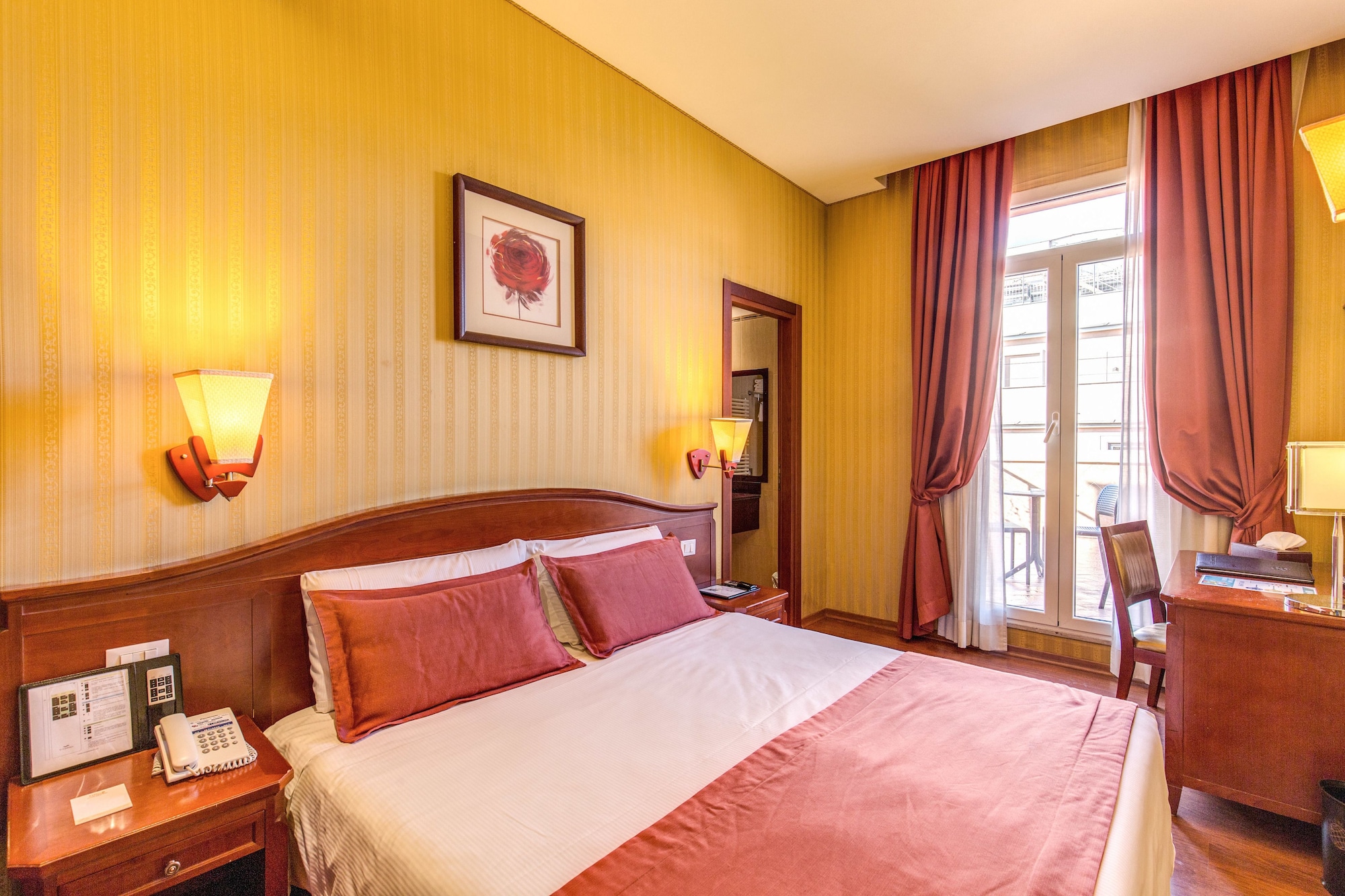 ROOM, DOUBLE OR TWIN BED, BALCONY