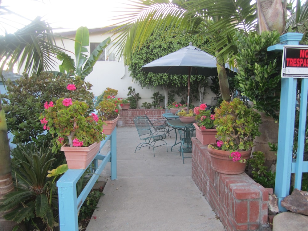 The Palomar Inn 15/61
