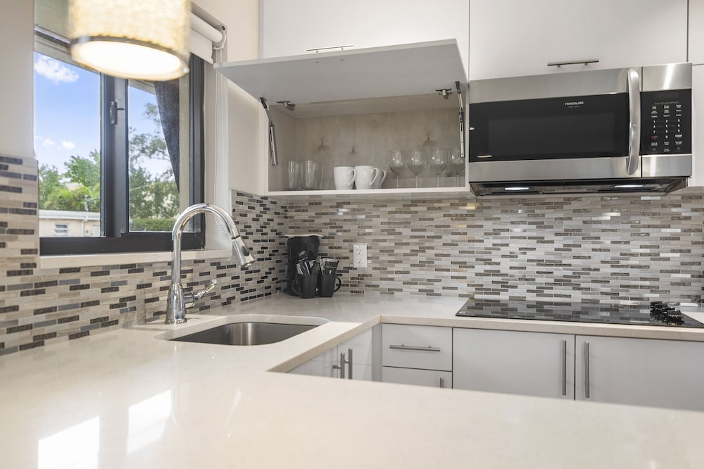 Alani Bay Deluxe Condos Fort Lauderdale 12/50