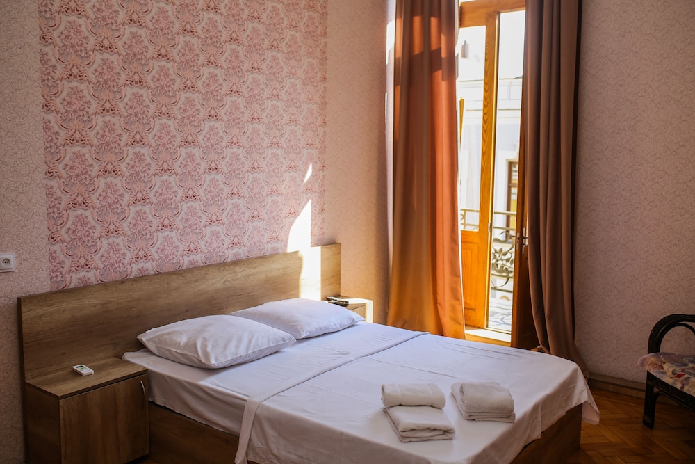 Friendly Hotel 11/50