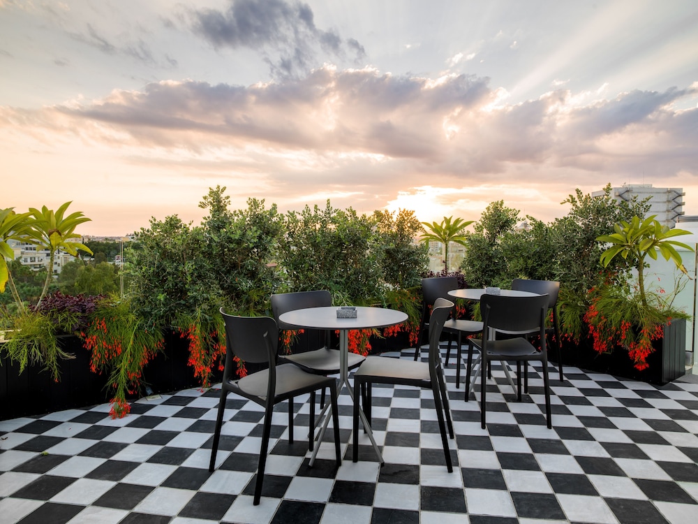 Liv Urban Larnaca 44/50