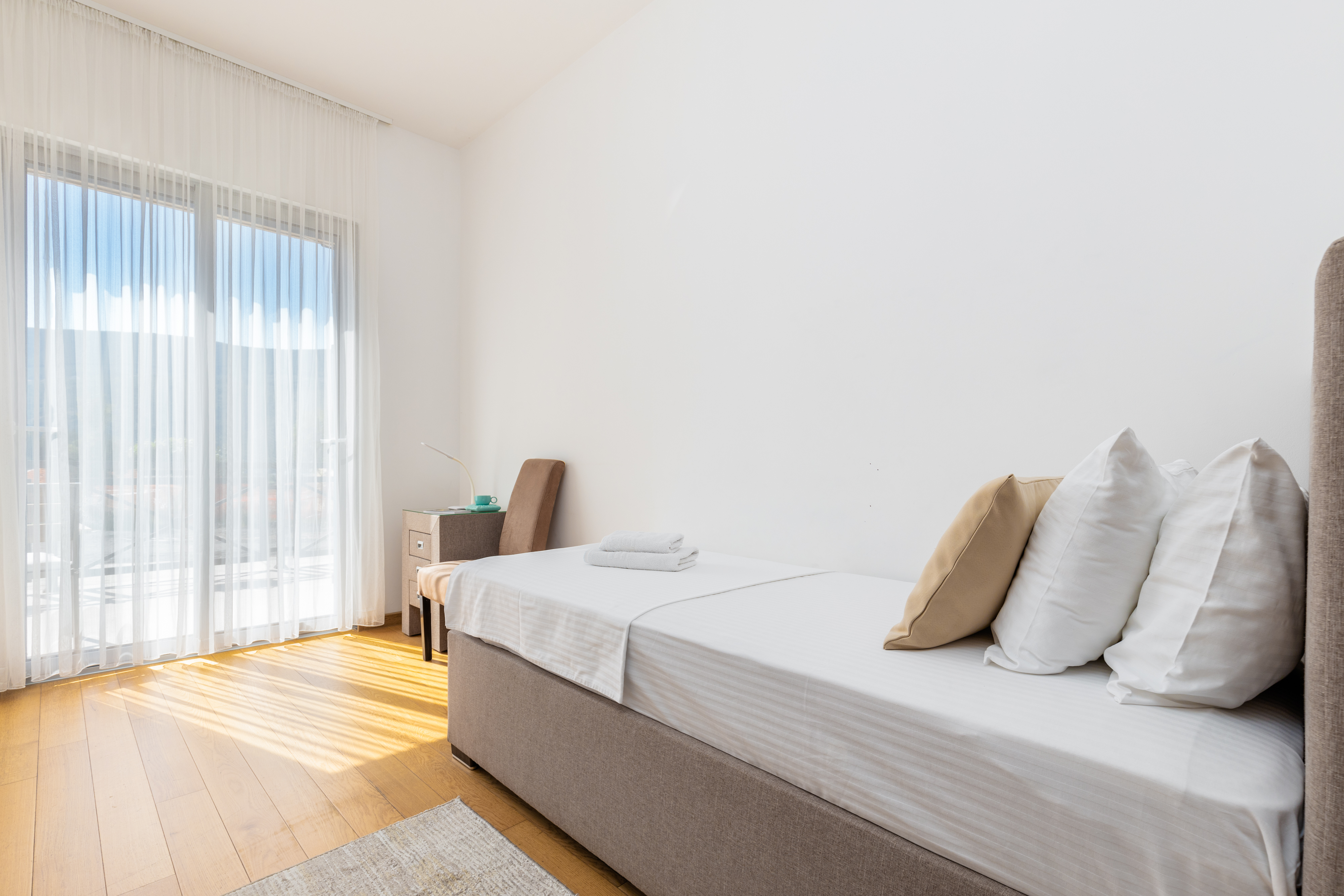 2 Bedrooms, Garden, Apartment