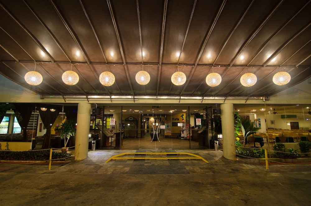 Coral Bay Resort 3/63