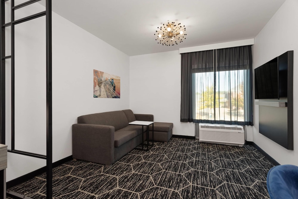 La Quinta Inn & Suites by Wyndham Olive Branch 34/46