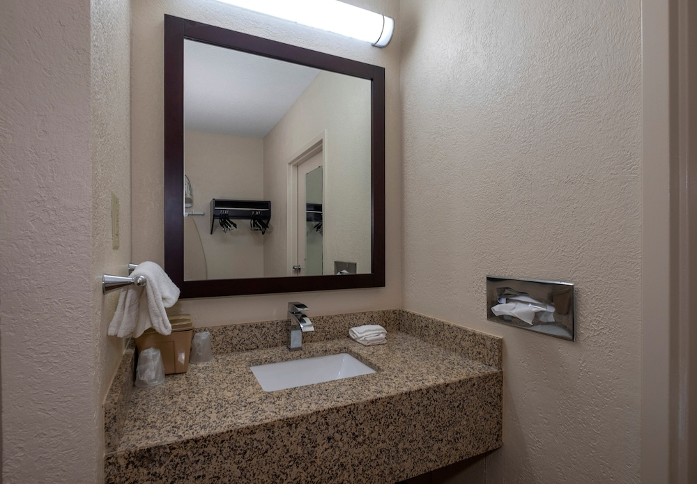 Red Roof Inn Warrenton 35/37