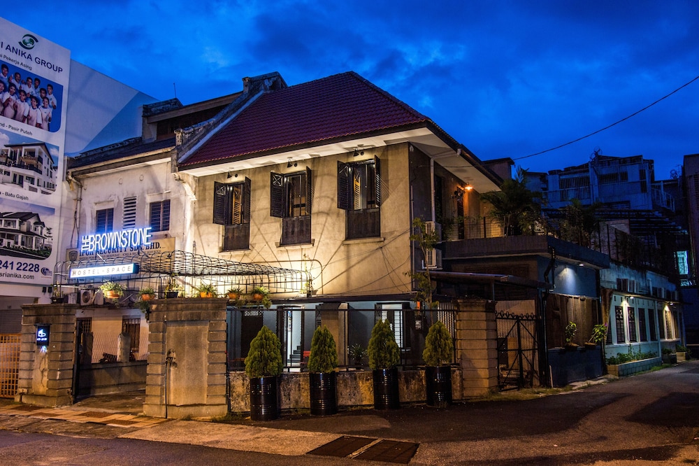 The Brownstone Hostel & Space 2/50
