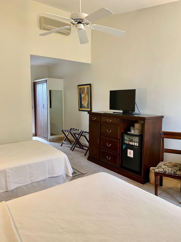 غرفة قياسية بسريرين مزدوجين بشرفة، Hacienda Los Laureles 5/7