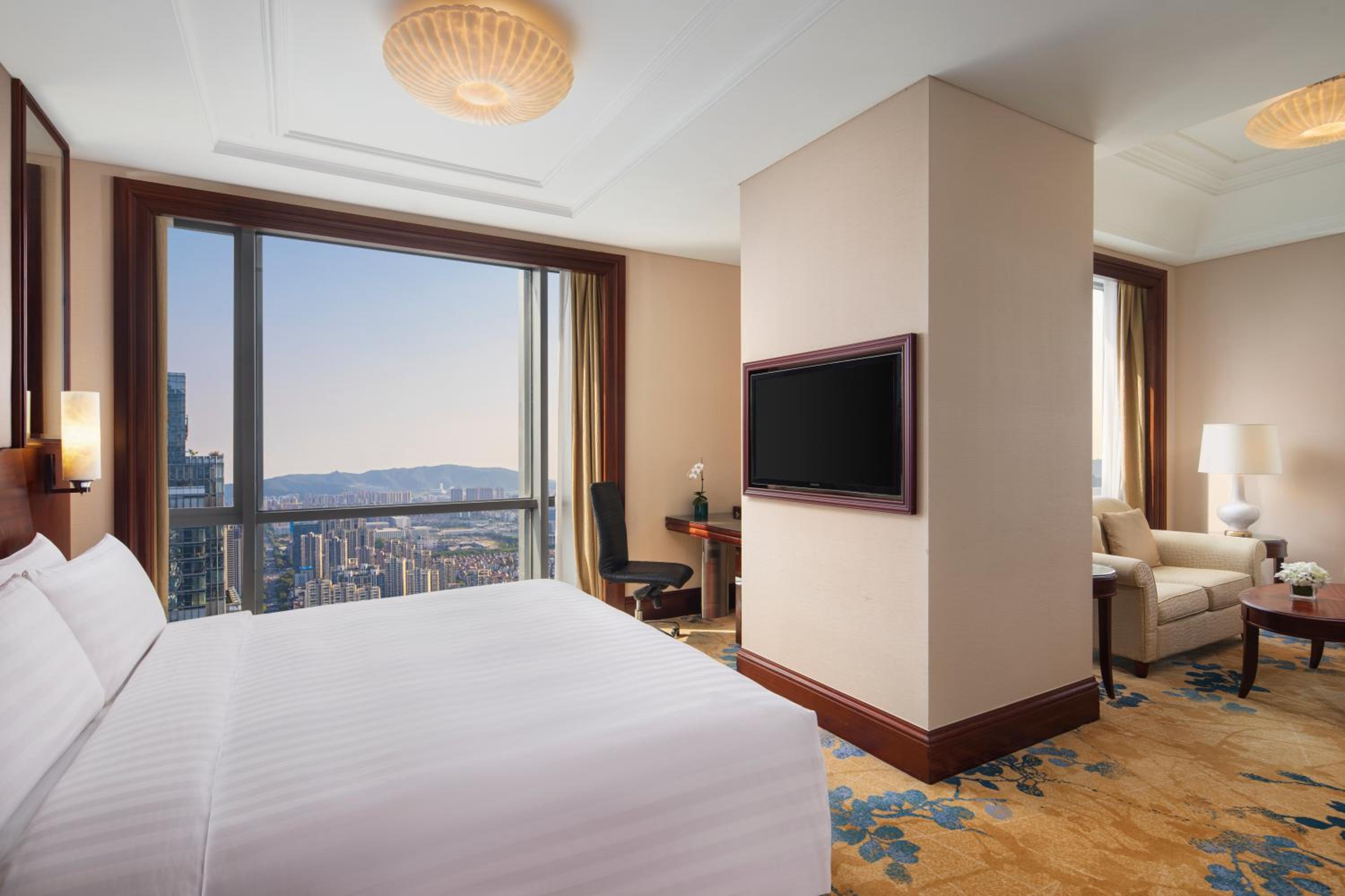 Skyline, Premier, King Bed, City View
