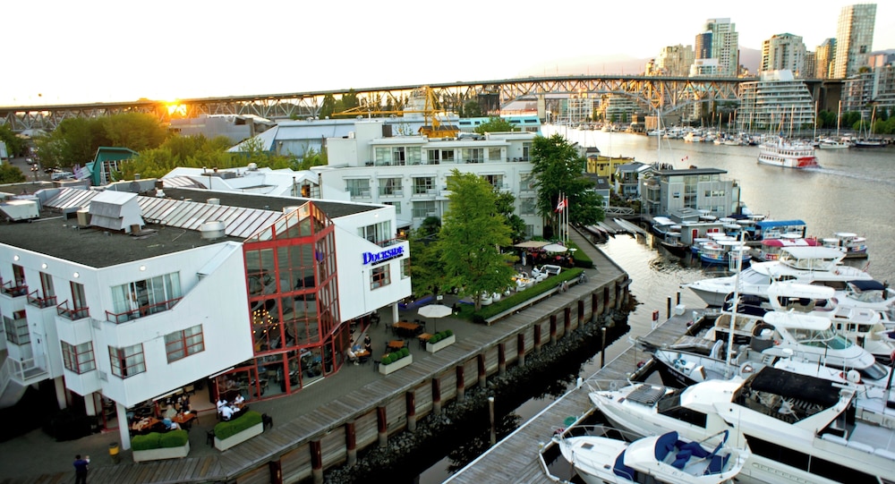 GRANVILLE ISLAND HOTEL 43/50