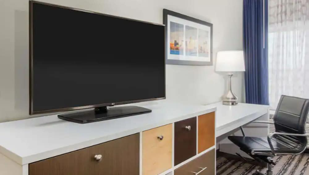 La Quinta Inn Suites By Wyndham Buffalo Amherst 44/50