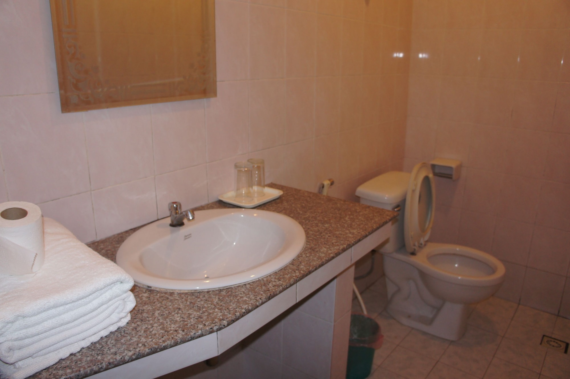 ROOM, DOUBLE BED