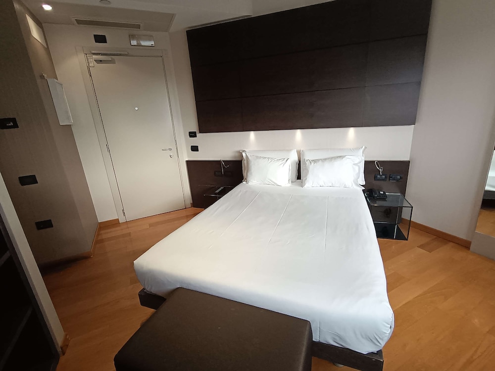 STANDARD, KING BED