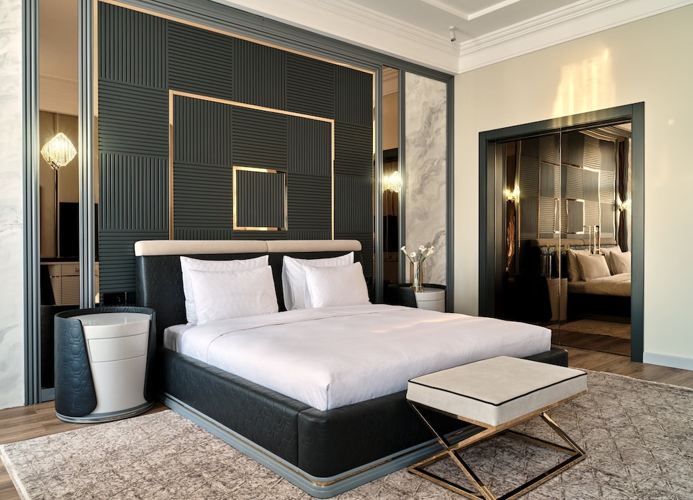 Plaza, Suite, King Bed