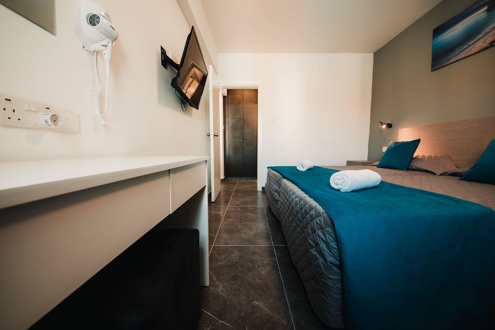 A. Maos Hotel Apartments 15/62