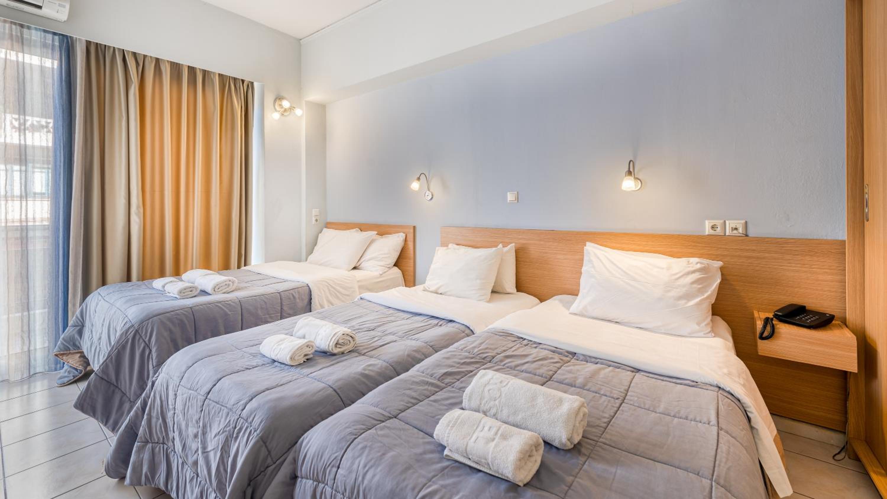 ROOM, QUADRUPLE